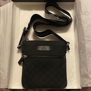 ♥️Gucci Black Men's Messenger Bag♥️
